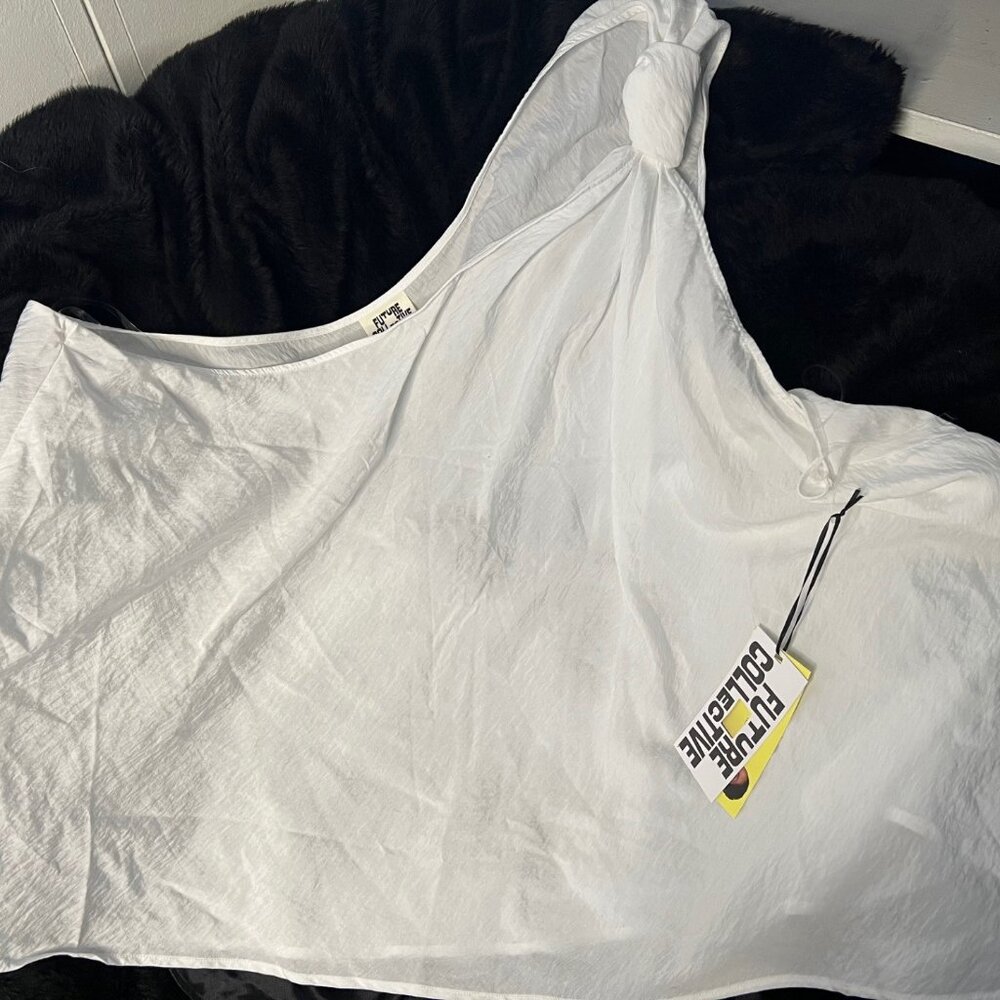 NWT Future Collective white one-shoulder top size 4x